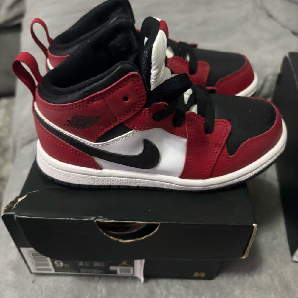 Jordan 1 Mid